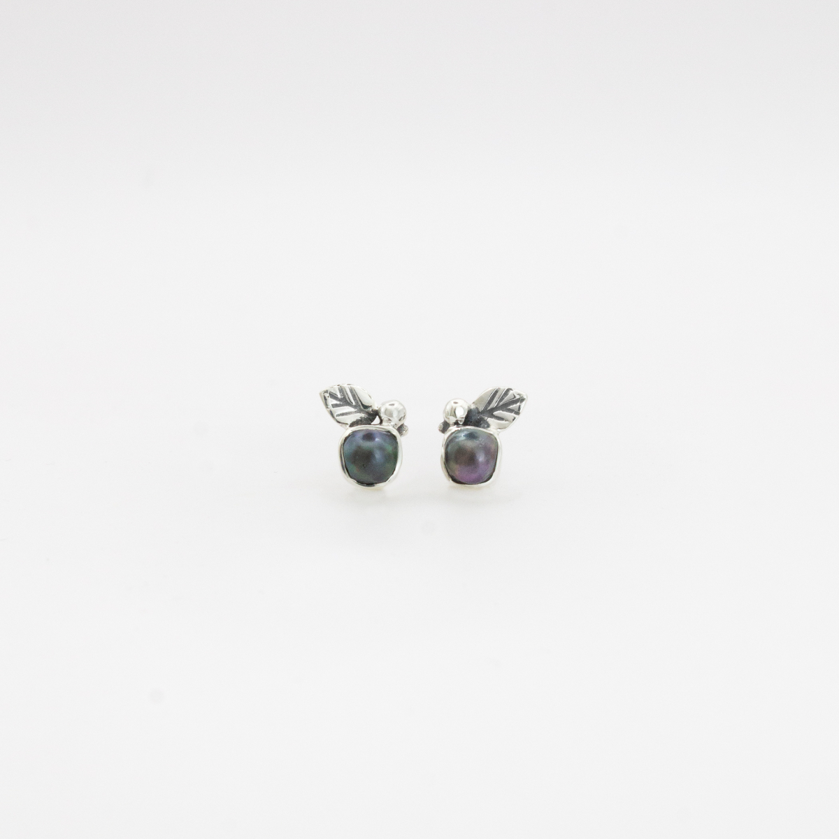 Обеци Мини ябълка с черна перла