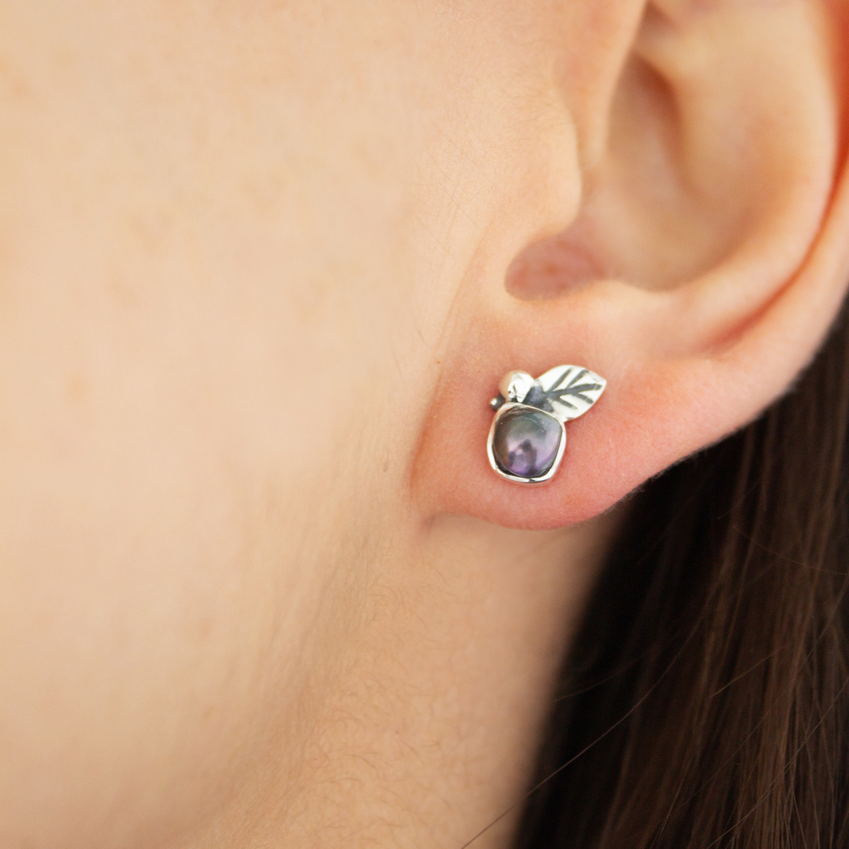 Обеци Мини ябълка с черна перла