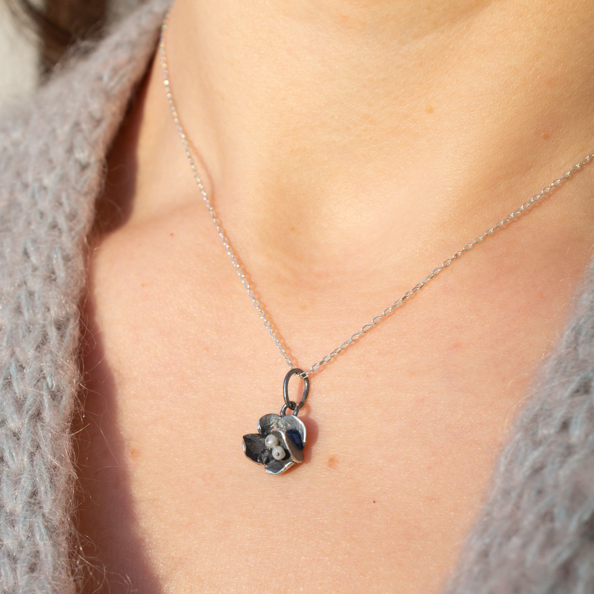 Pendant Black Lily