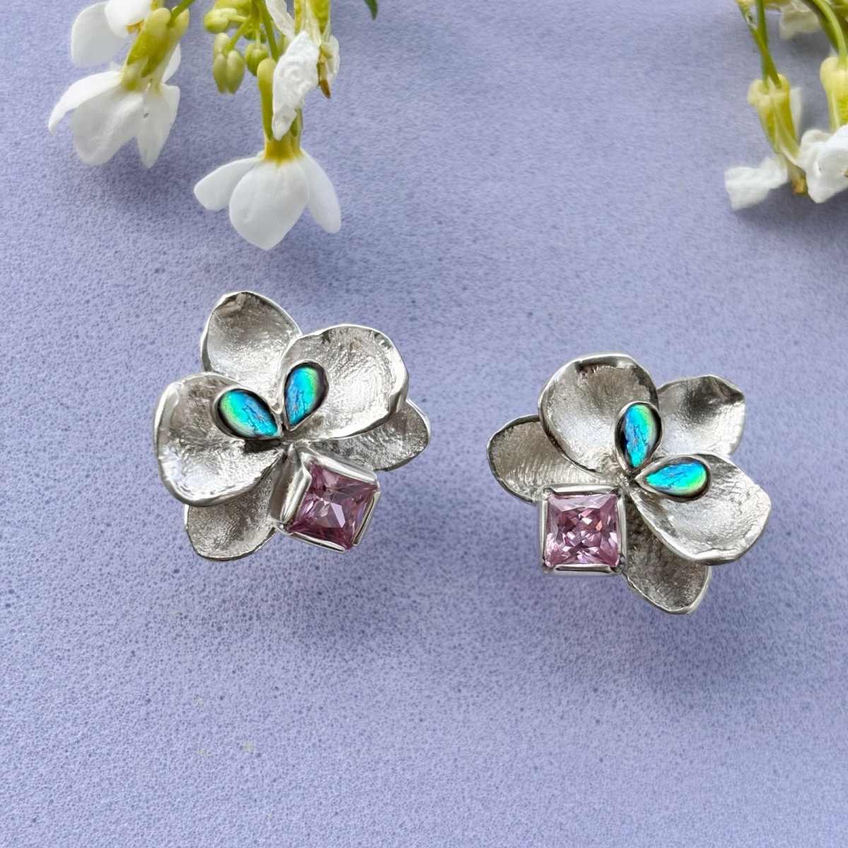 Обеци Орхидея в светлина