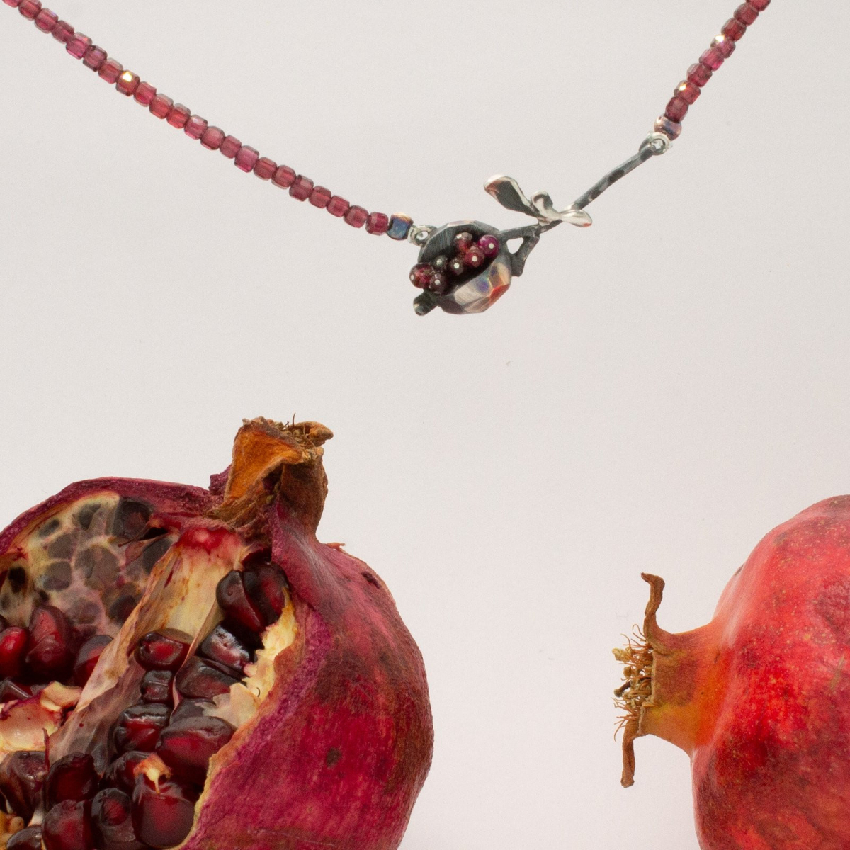 Колие "Сърцето на нара"