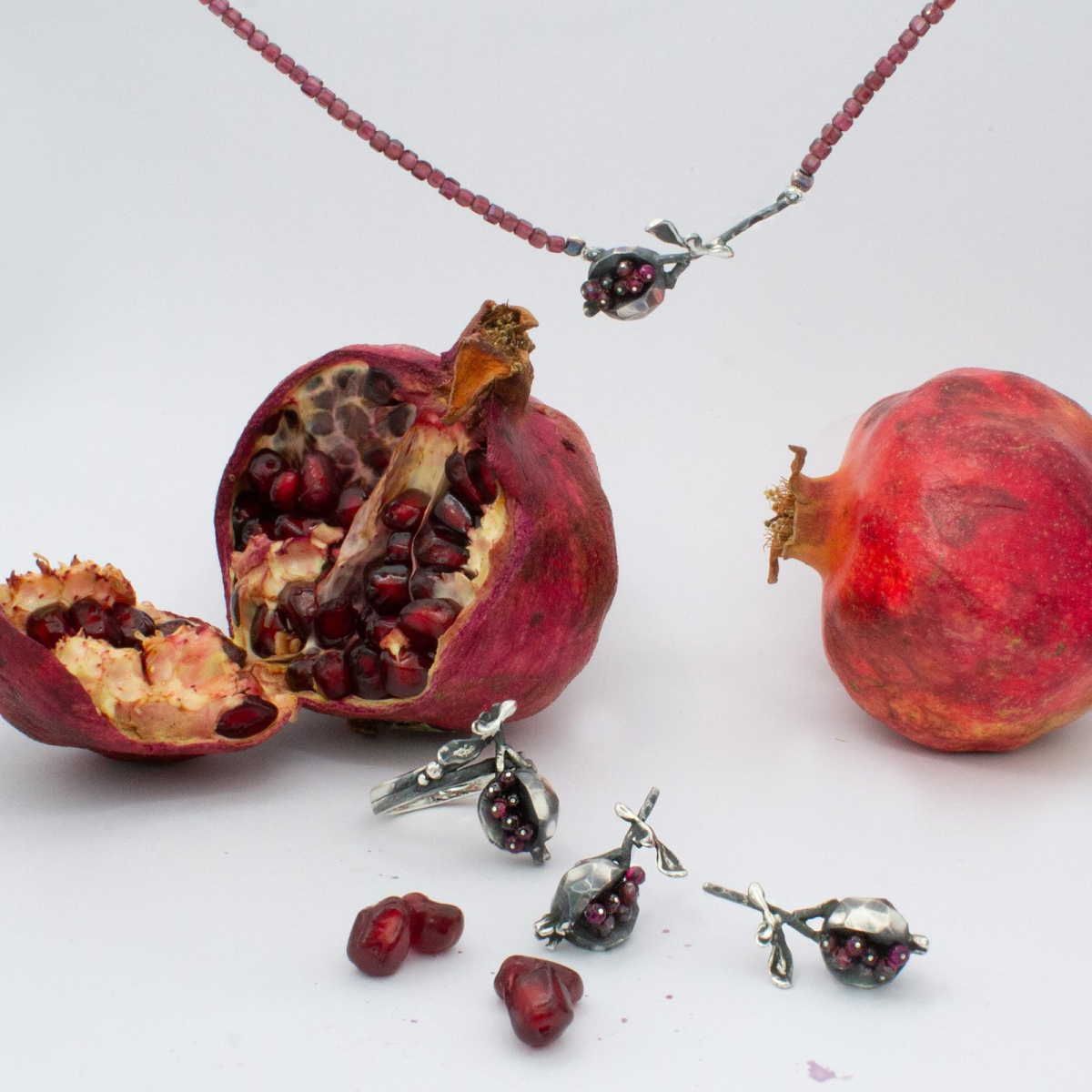 Колие "Сърцето на нара"