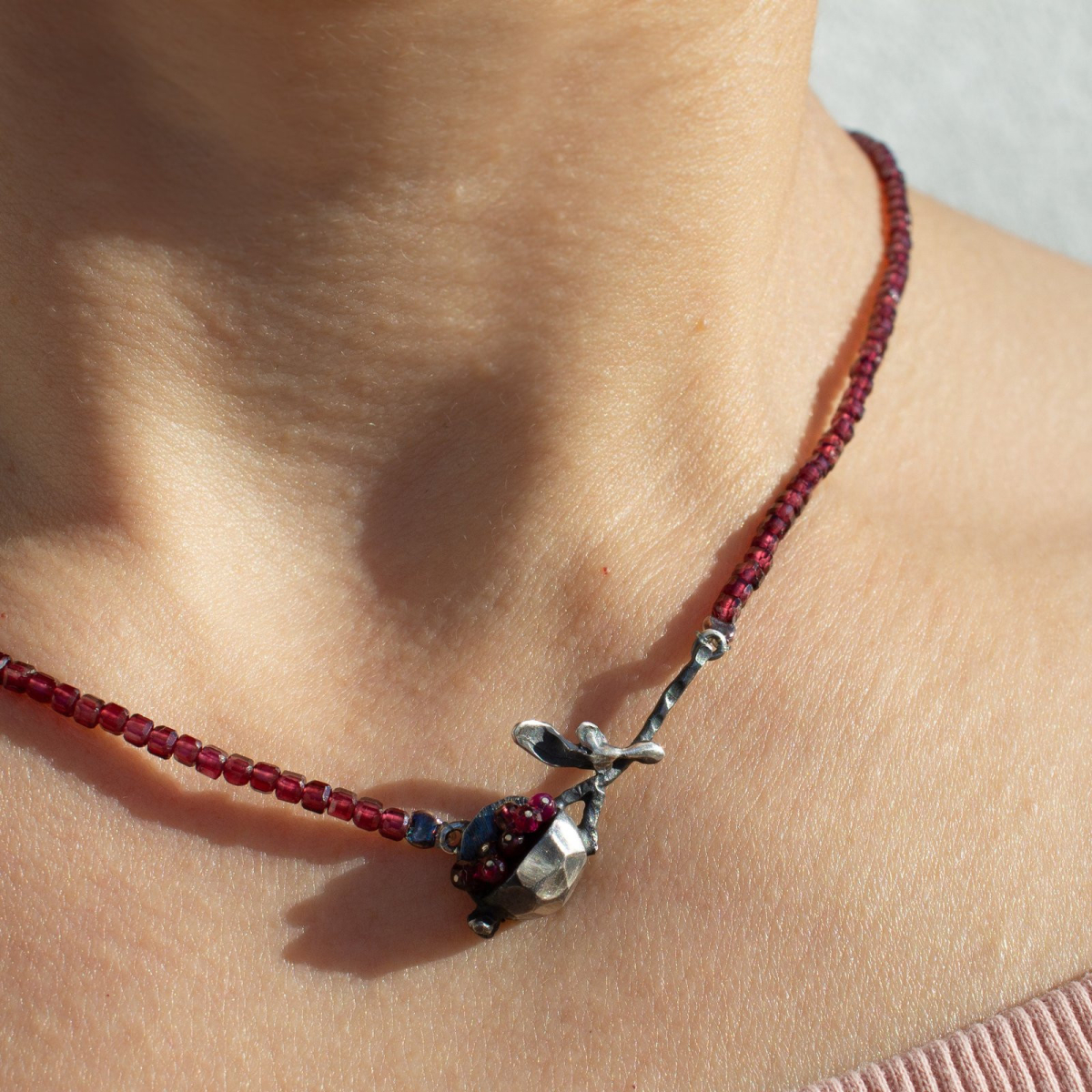 Колие "Сърцето на нара"