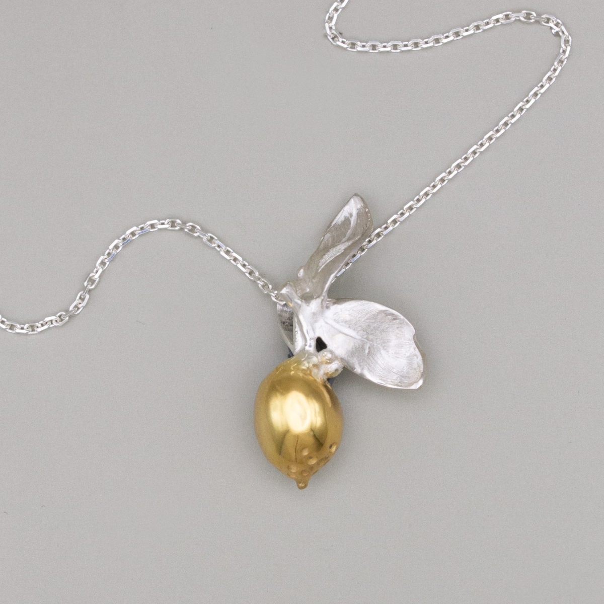 Колие Лимончело с две листа - светъл вариант