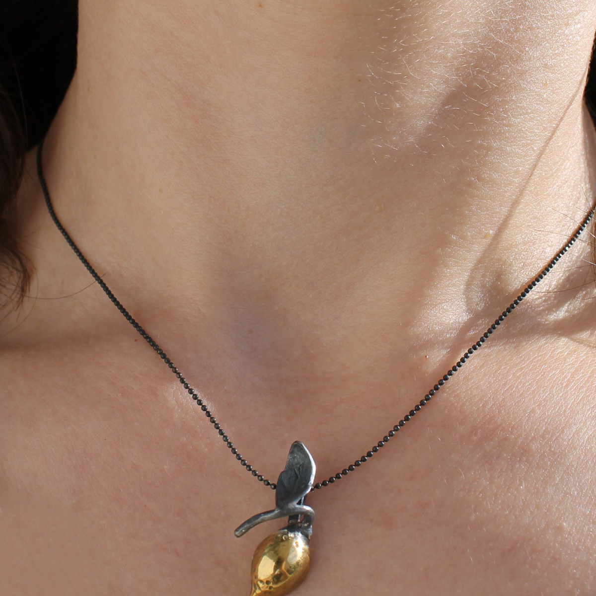 Колие Лимончето с едно листо - тъмен вариант