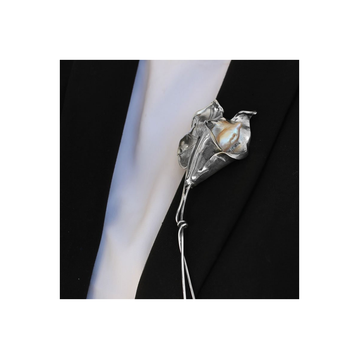 Брошка Кала