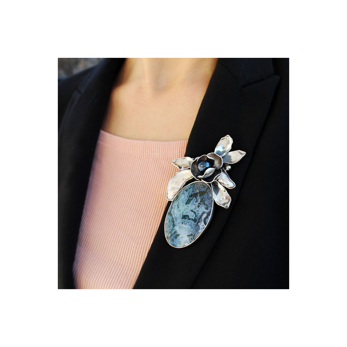 Брошка Черна Лилия