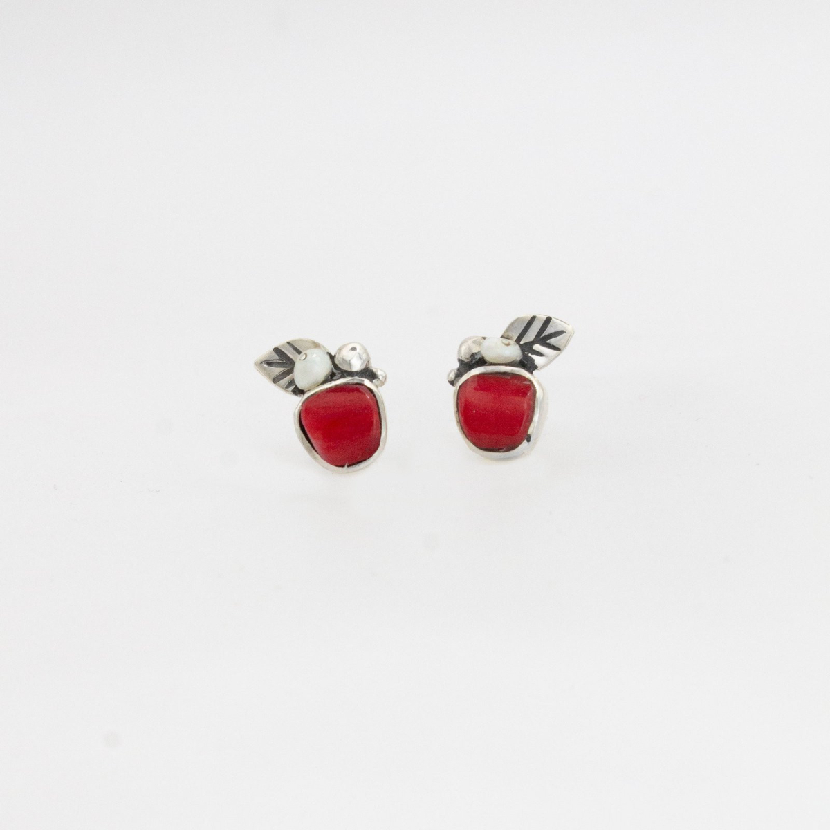 Обеци Мини ябълка с корал